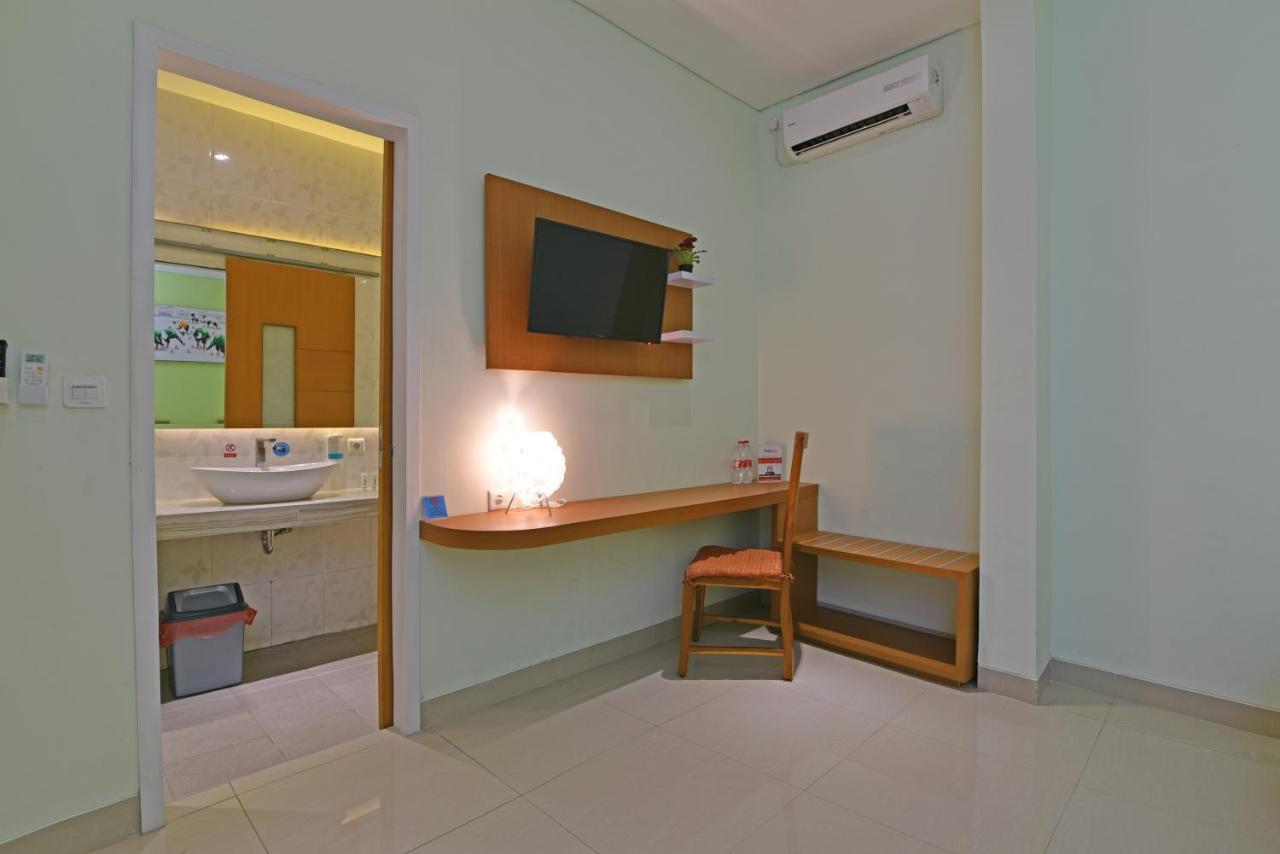 RedDoorz Plus @ Mahendradatta Denpasar Exterior foto