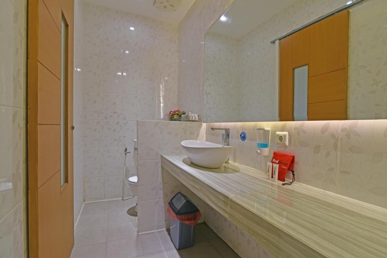 RedDoorz Plus @ Mahendradatta Denpasar Exterior foto